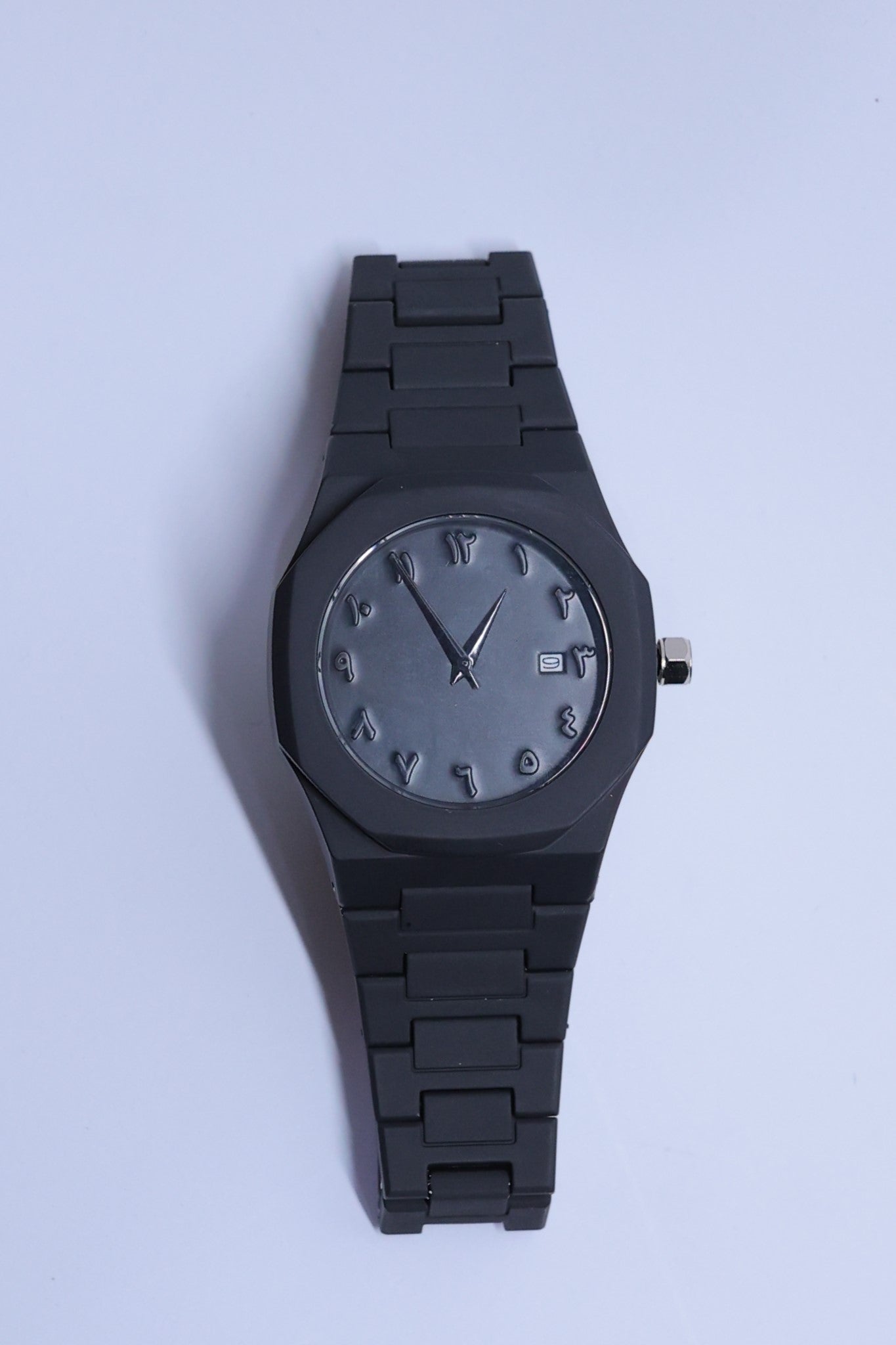 Black Arabic Aura With Date